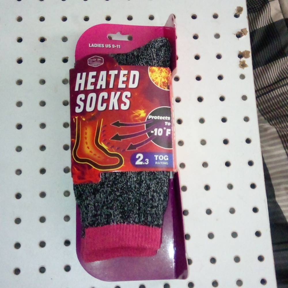 🆕 BLaCK/Pink HEATED SOCKS 🧦 @Ladies Size: 9-11 **See pics PLZ**